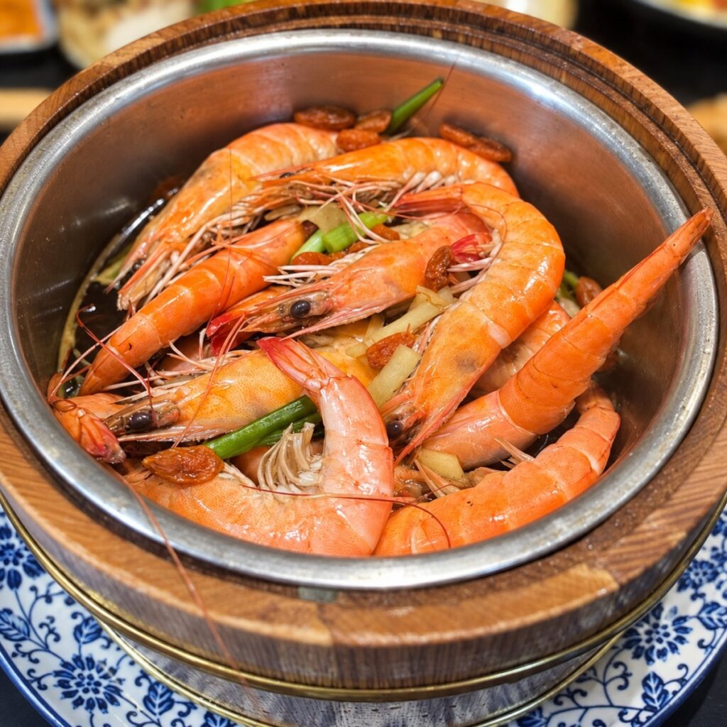 나무 찜통 뚜껑을 열자 나온 통새우찜